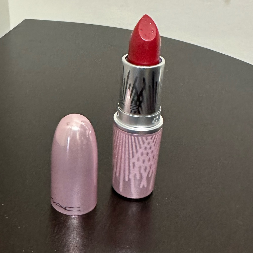 NEW FULL SIZE MAC LUSTRE GLASS SHEER SHINE LIPSTICK IN SHADE LADYBUG